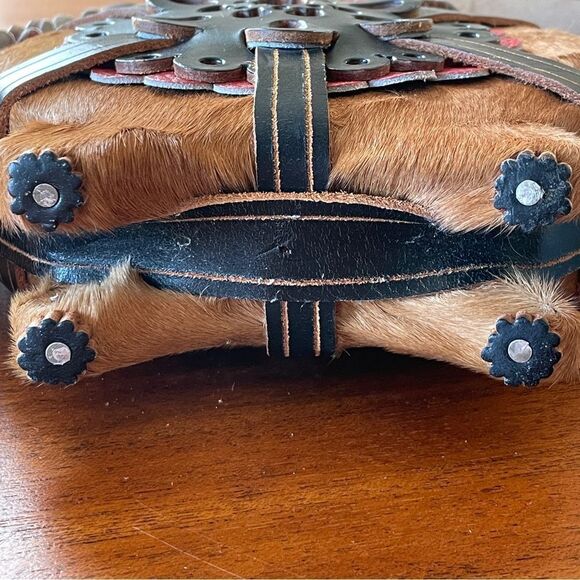 Vintage Hungarian Folk Art Wooden Horsehair Covered Canteen Flask Leather Strap - Picture 14 of 16